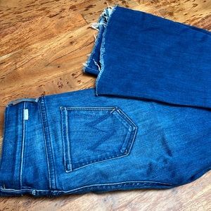 Mother denim jeans the weekender Fray Squeeze It wash size 28 EUC